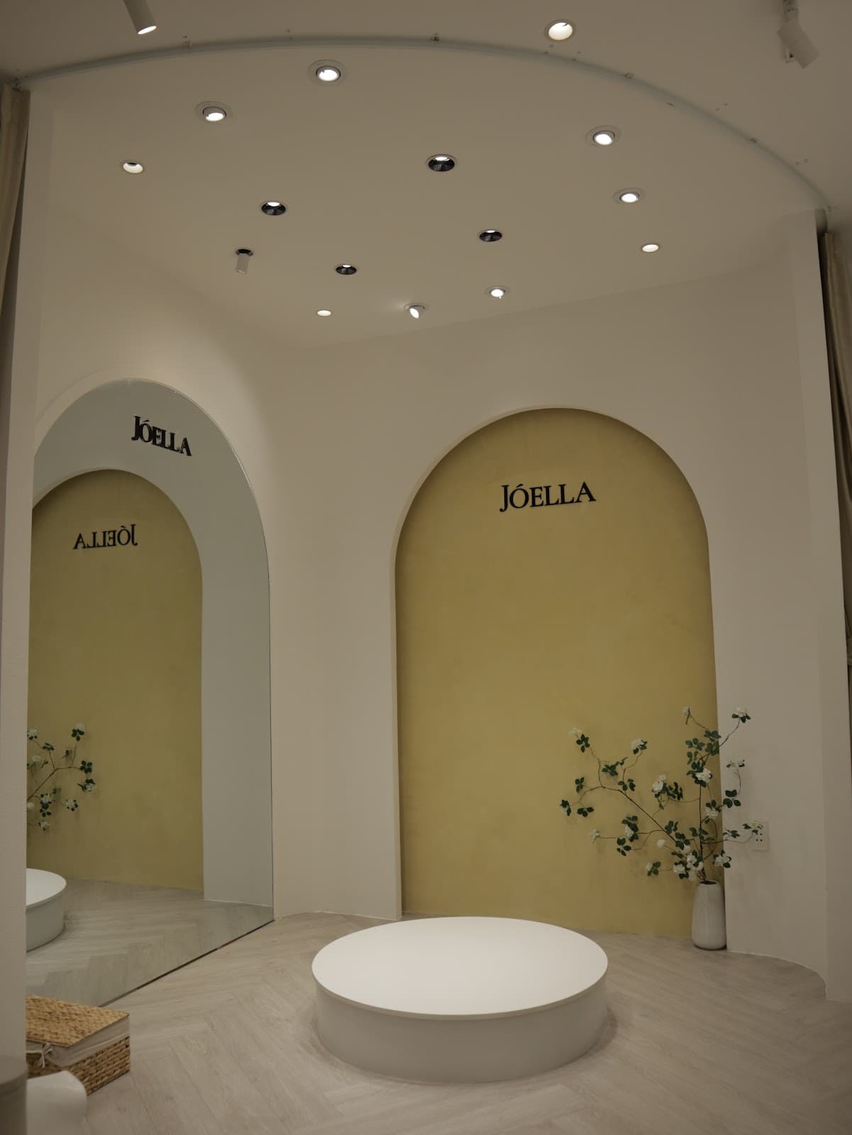Studio váy cưới Jóella Bridal